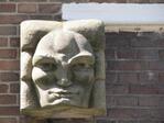Vrouwenkop, Copernicusstraat Amsterdam
<br/>
De Valk Lexicon kunstenaars Laren-Blaricum, onbekend